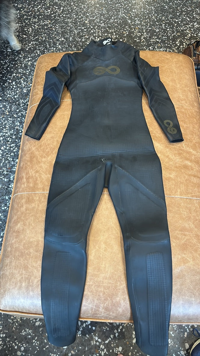 Great Ocean Mens Wetsuit (Size Small Medium)